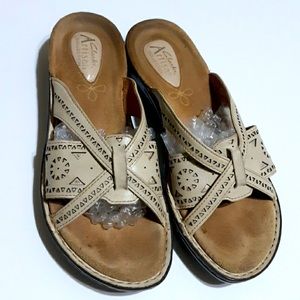 Clark Artisan Collection Cream Slide Sandals 7.5M